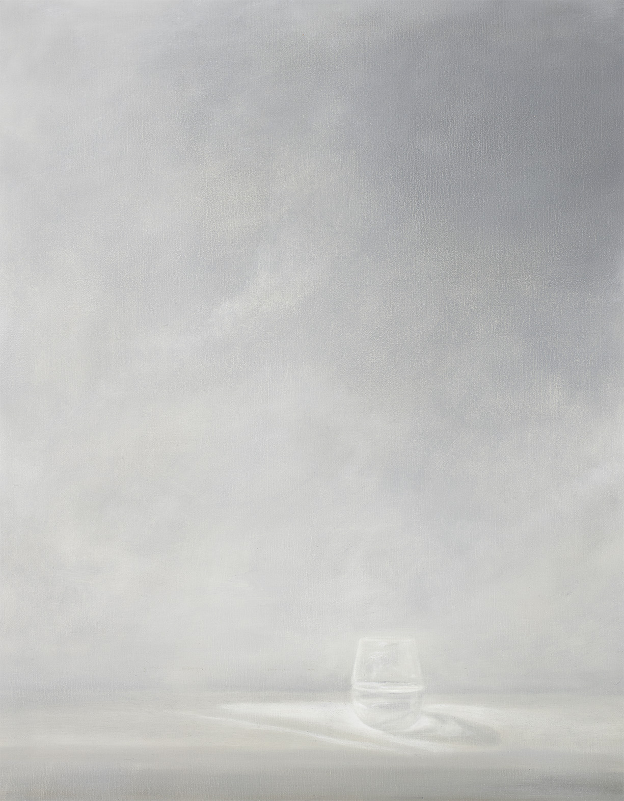 Impresión giclée titulada "Aqua" por Diana Coandă. Una obra minimalista que muestra un vaso de agua casi invisible sobre una superficie blanca, destacando por su serenidad y simplicidad. Impresión artística de alta calidad con tintas pigmentadas Ultrachrome K3 Pro12 sobre papel Photorag® Ultra Smooth de Hahnemühle. Ofrecida por la galería Color3arte.